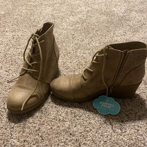 Girls Wedge Lace Up Boots - Size 5